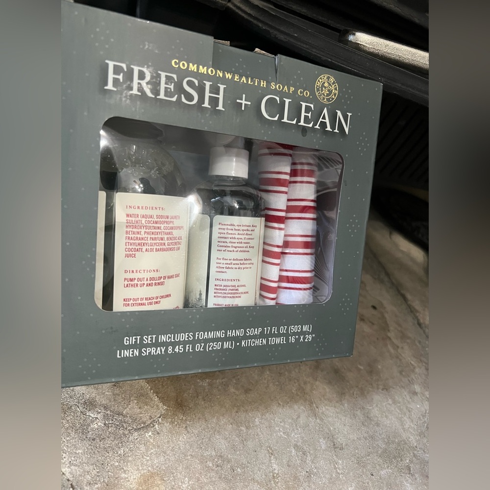 Fresh + Clean Gift Set with Linen Spray and Hand Soap - Picture 3 of 3